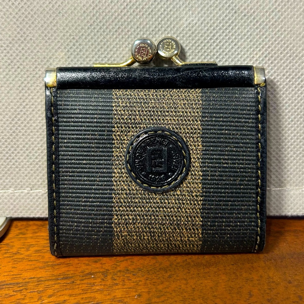 VINTAGE FENDI Pequin Kisslock Mini Coin Purse Wallet